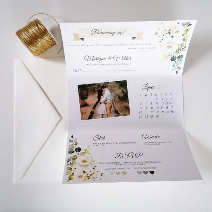 Zaproszenie na ślub składane ze zdjęciem białe kwiaty
