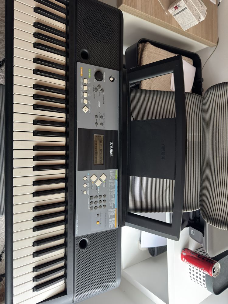 Piano/teclado eletrico Yamaha PSRE233