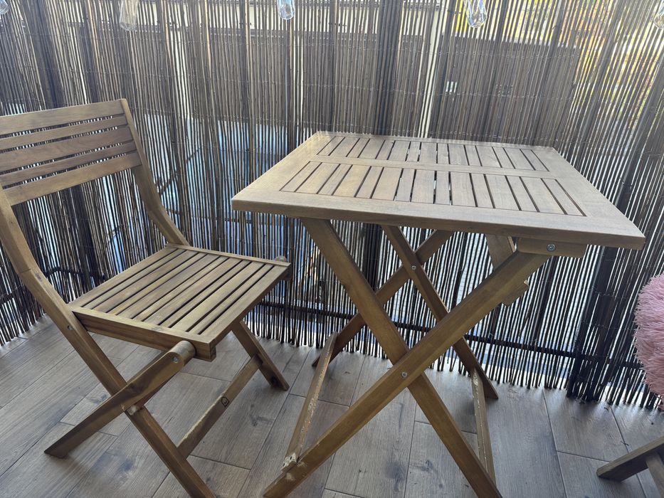 Stolik z dwoma krzeselkami