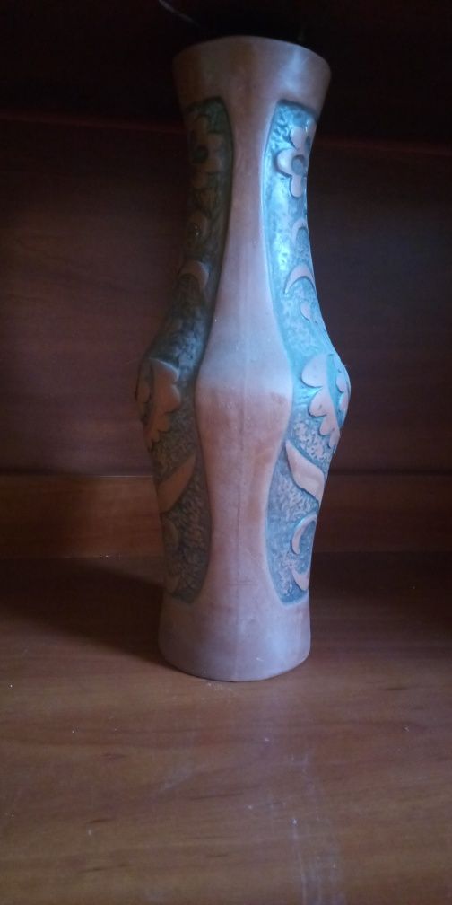 Wazon gliniany wys.36cm, śr. otworu 9cm + sztuczne kwiaty