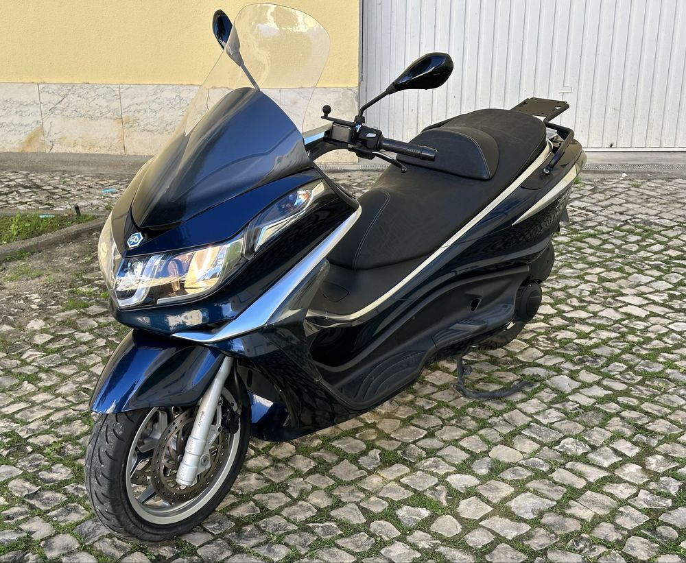 Maxiscooter Piaggio X10  125cc excelente estado