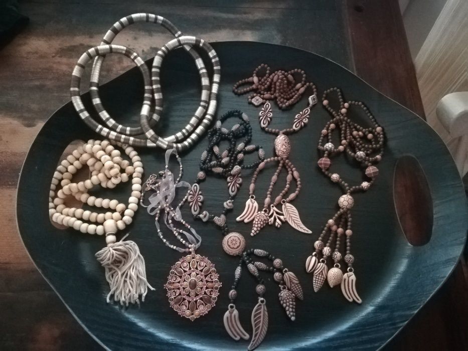 Anéis baratos e brincos novos e usados