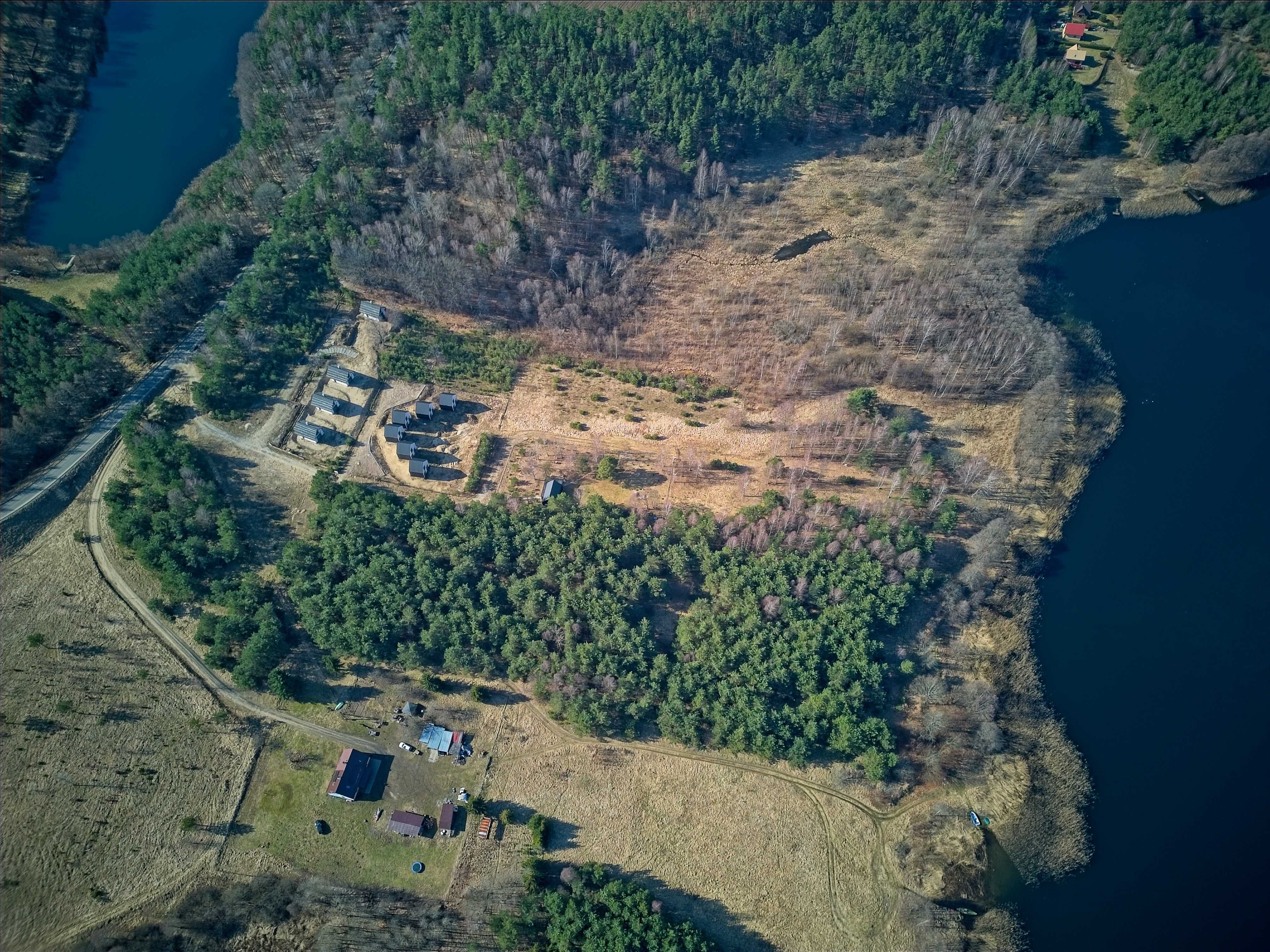 Działka nad jeziorem