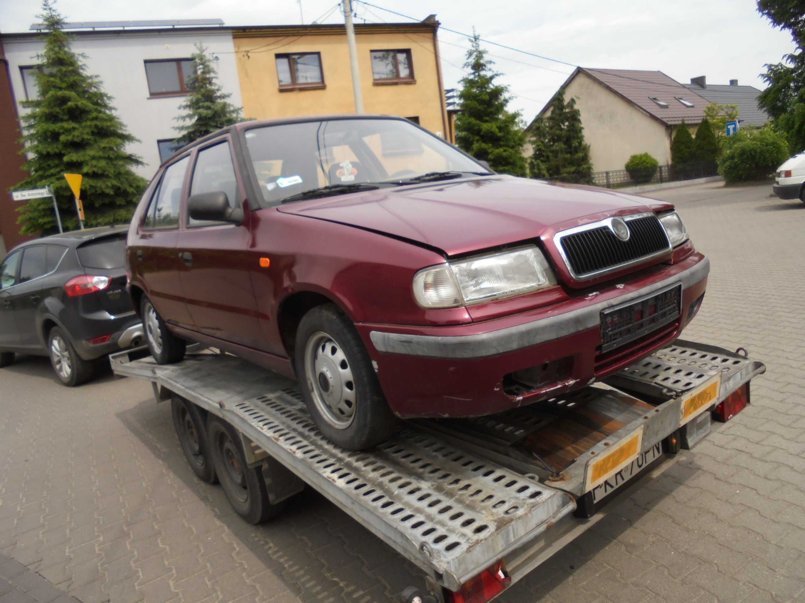 Skoda Felicia 1.3 benzyna kolor wiśniowy na części