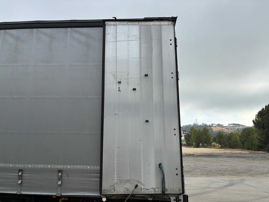 Semi-Reboque Schmitz Cargobull 2014 com Lona e Teto Elevatório
