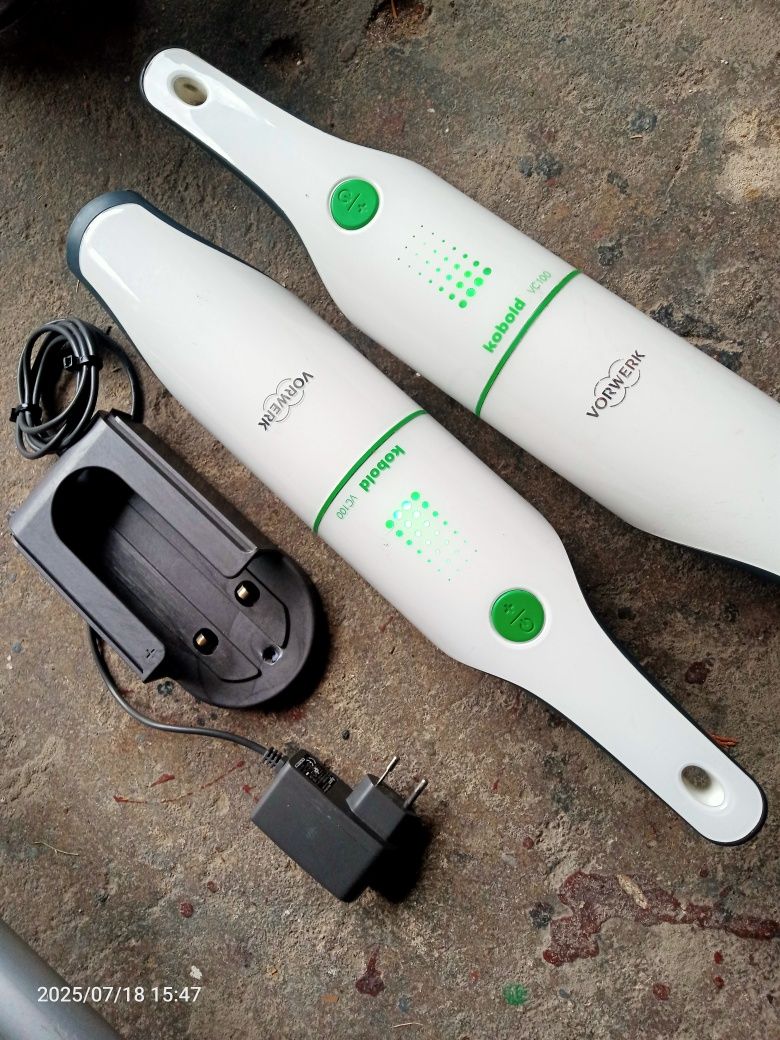 Odkurzacz Dyson i Vorwerk.