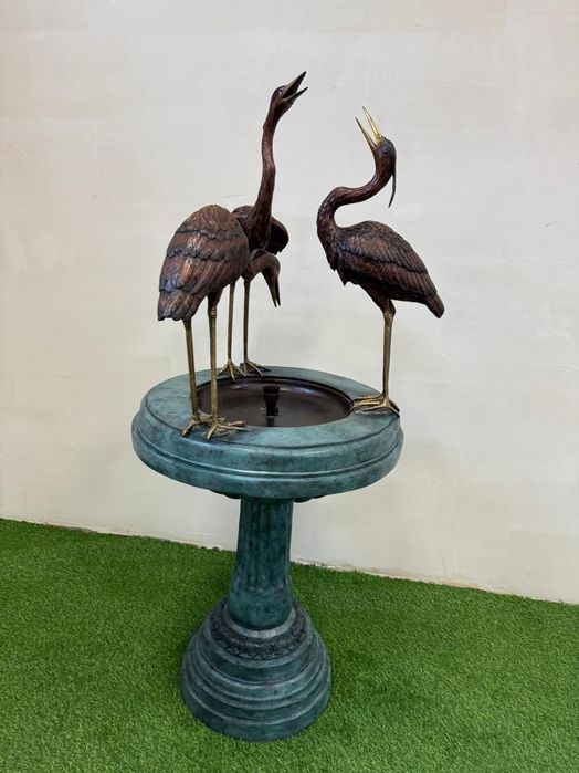 FONTANNA Z BRĄZU - trzy czaple - pelikany