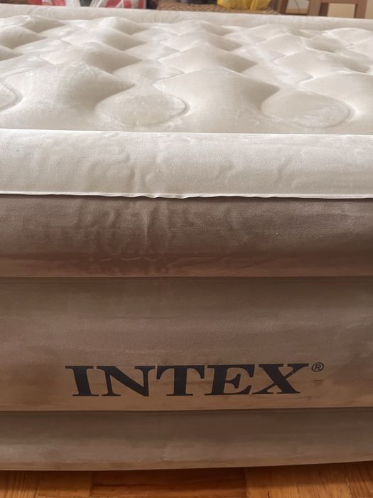 Intex colchão insuflável, com bomba integrada