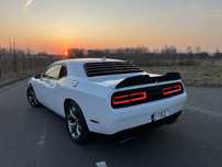 Dodge Challenger 5.7 HEMI V8