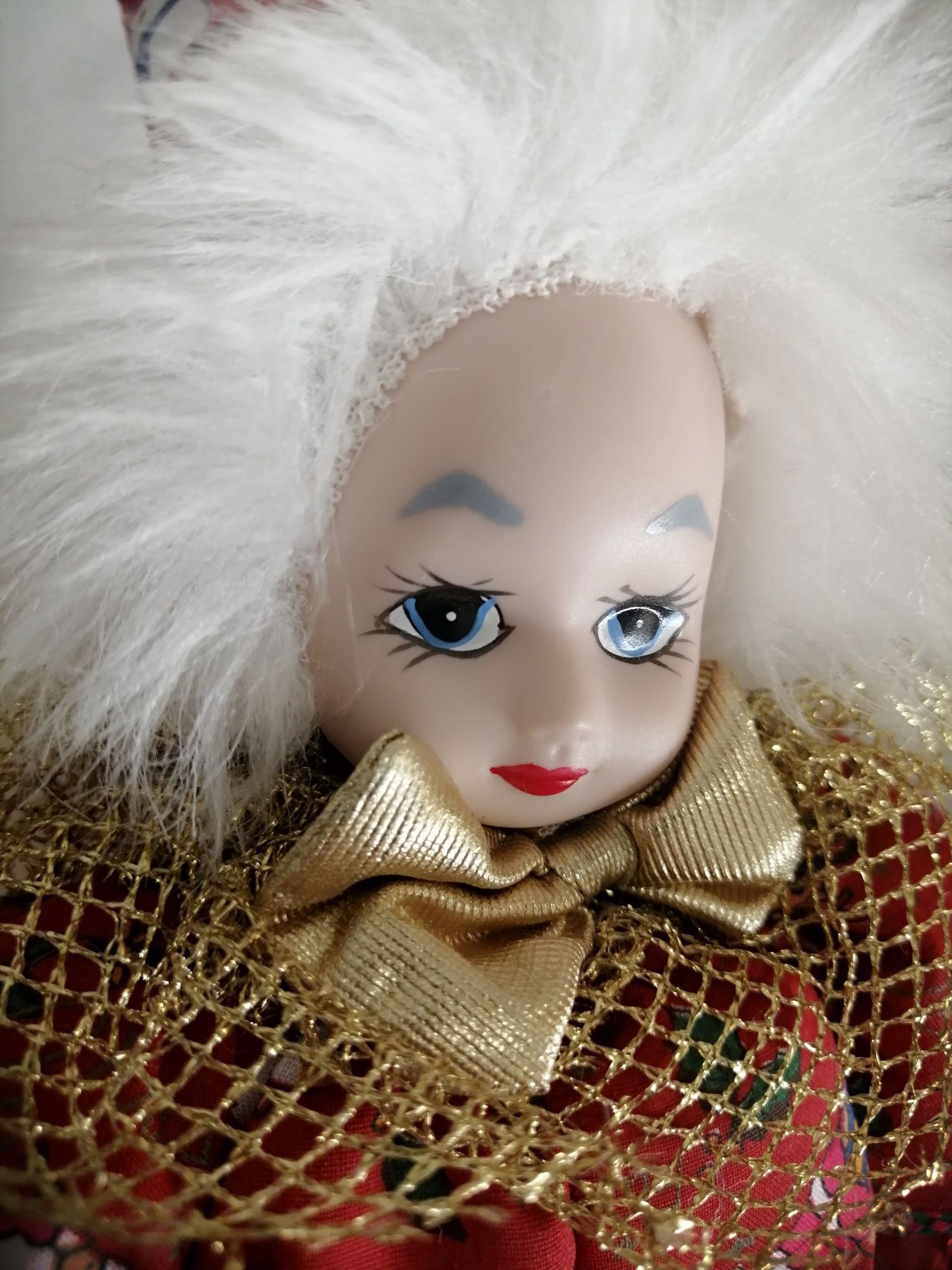 Продам музыкальную куклу, Франция