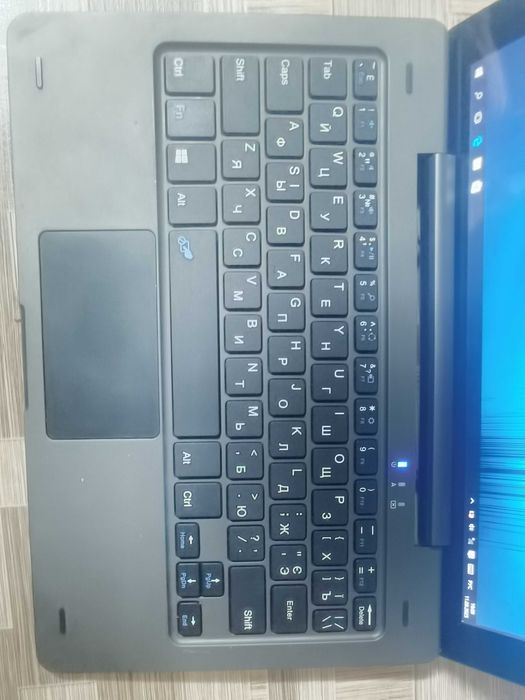 Планшет NOMI W10100 с клавиатурой