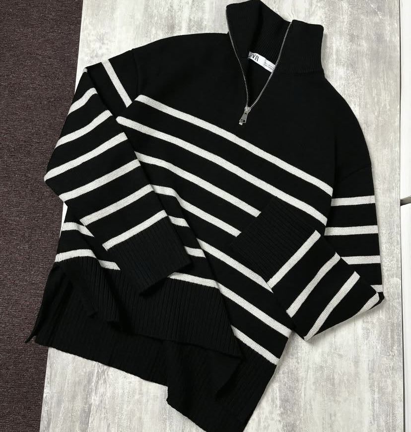 Светр на зіпці фірми Zara