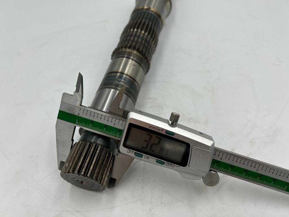 Wałek pompy jazdy - hydrostatu Merlo Sauer Danfoss Z-21  90R075 90L075