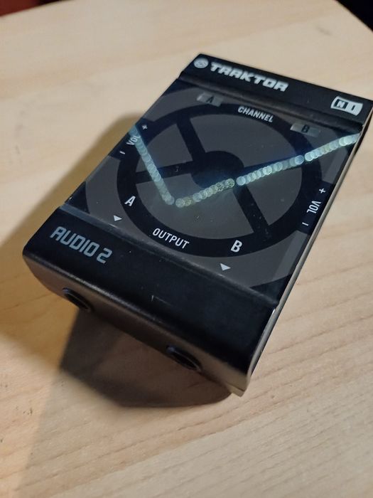 TRAKTOR AUDIO 2 (placa de som)