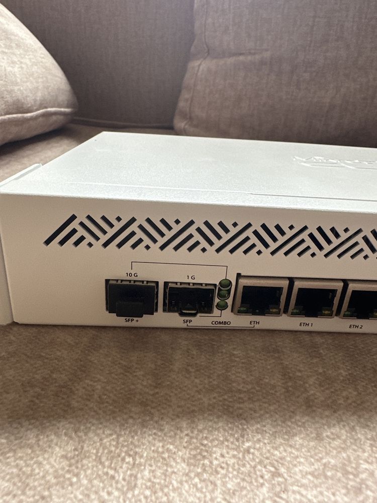 Profesjonalny Router MikroTik Cloud Core Router CCR1009-7G-1C-1S+