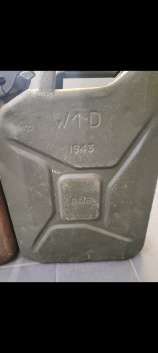 Kanistry 20 L z okresu WW2