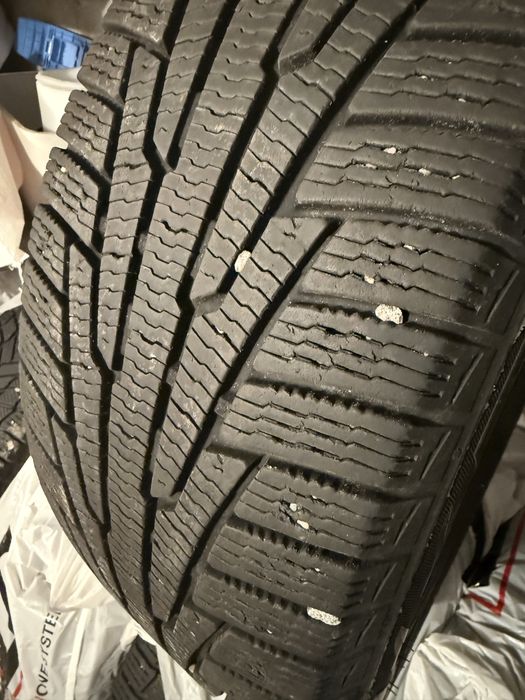 Комплект шин NOKIAN 215/60 R17 • 2019 рік • Хороший стан