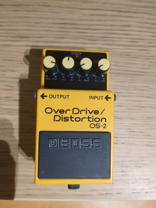 Pedal de distorção Boss OS-2