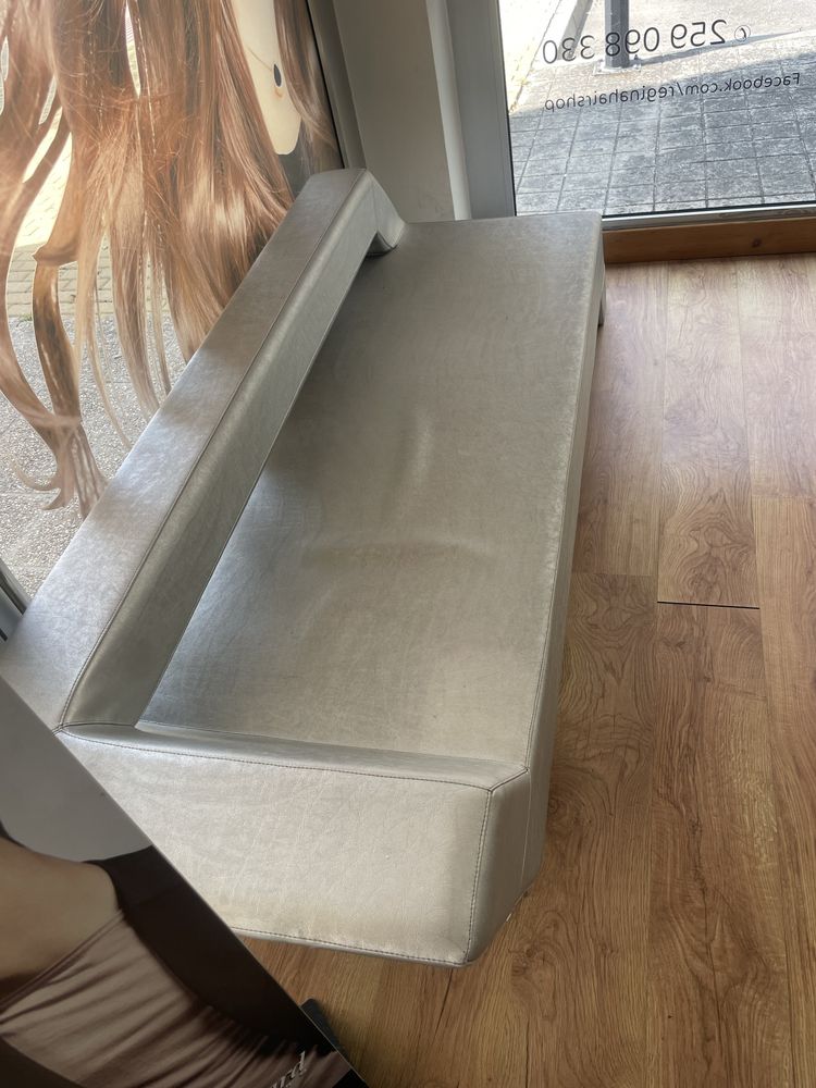 Sofas cabeleireiro e balcao de recepcao