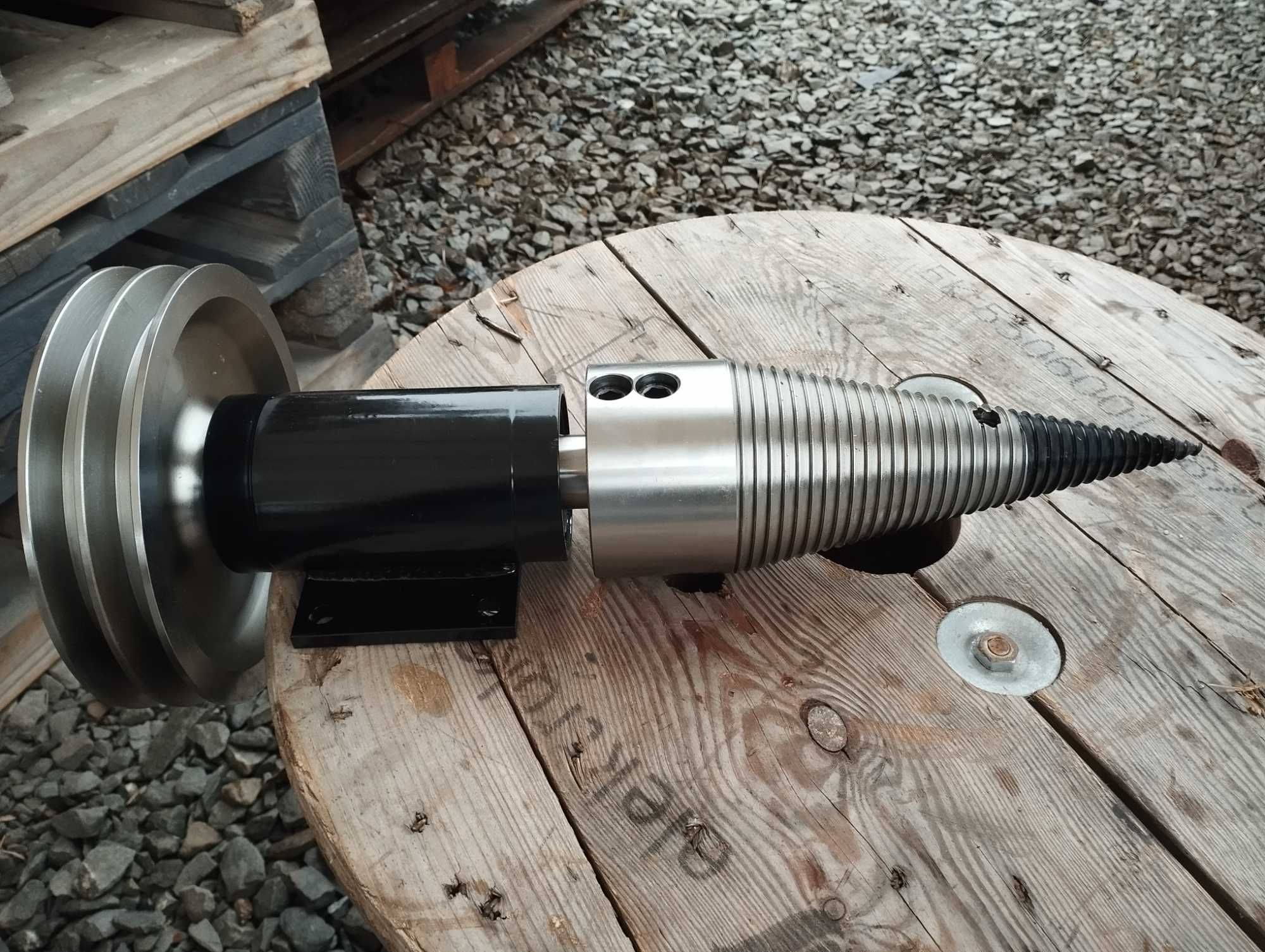 Łuparka świdrowa z kołem pasowym 200mm / stożek 100mm