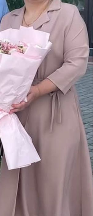 Плаття,сукня стильна і нарядна в ідеальному стані,три четверті рукава