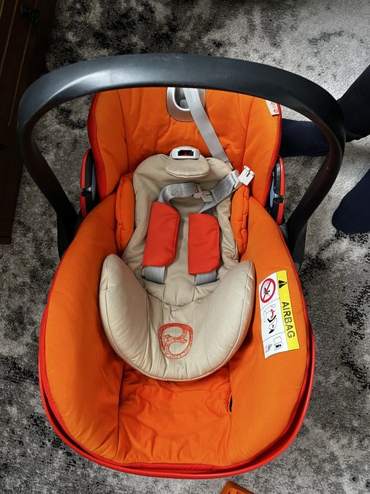 Автокрісло Cybex cloud  q + адаптери Carrello epica