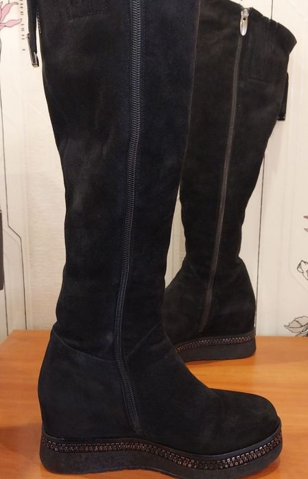 Продам женские замшевые (кожа) зимние сапоги -  ботфорты Fabio Monelli