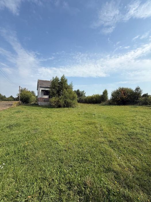 Продаж будинку + земельна ділянка біля Жовкви