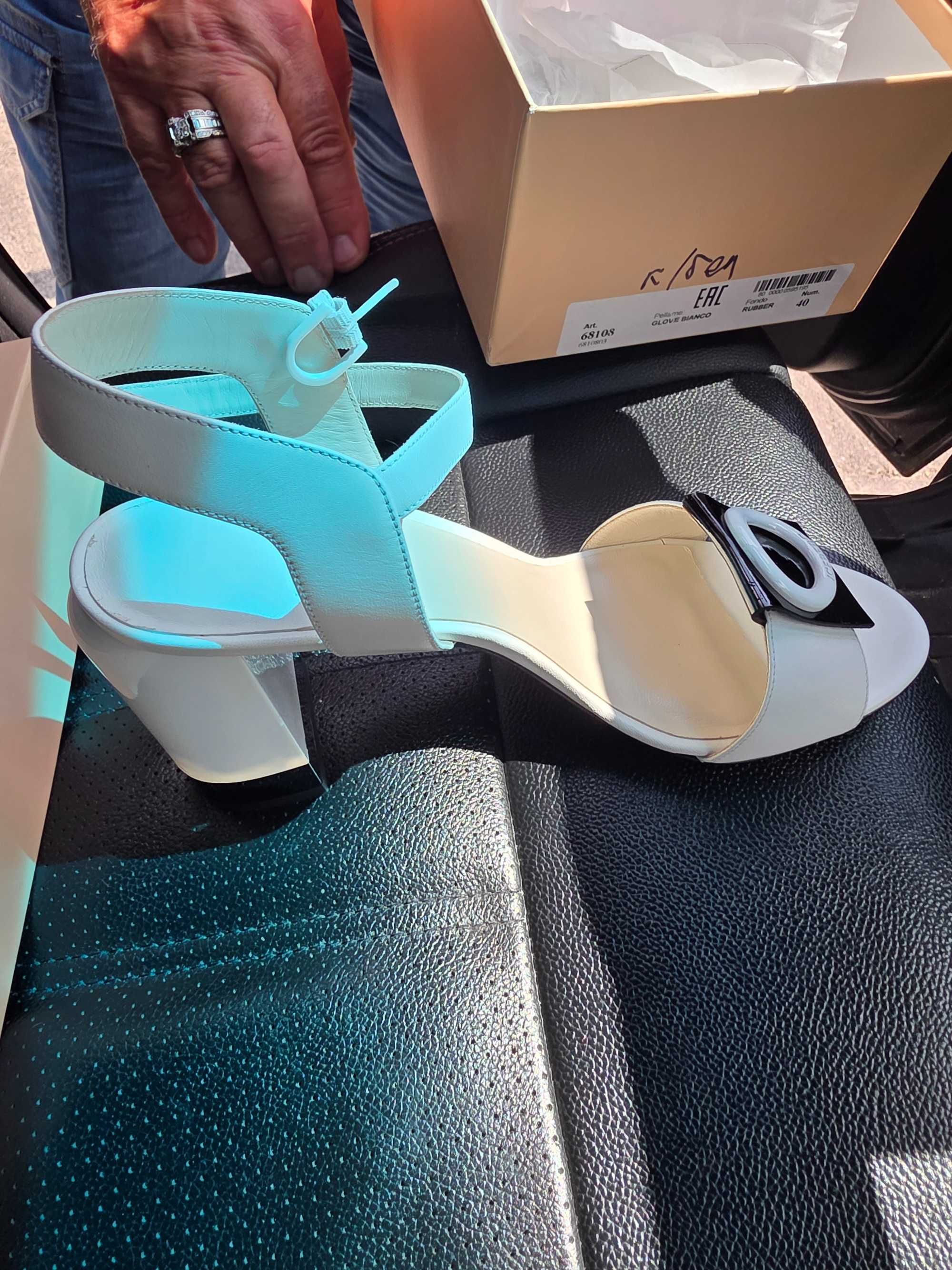 Продам босоножки  каблук 9 стелька 25.5 Iceberg Elisabetta Franchi