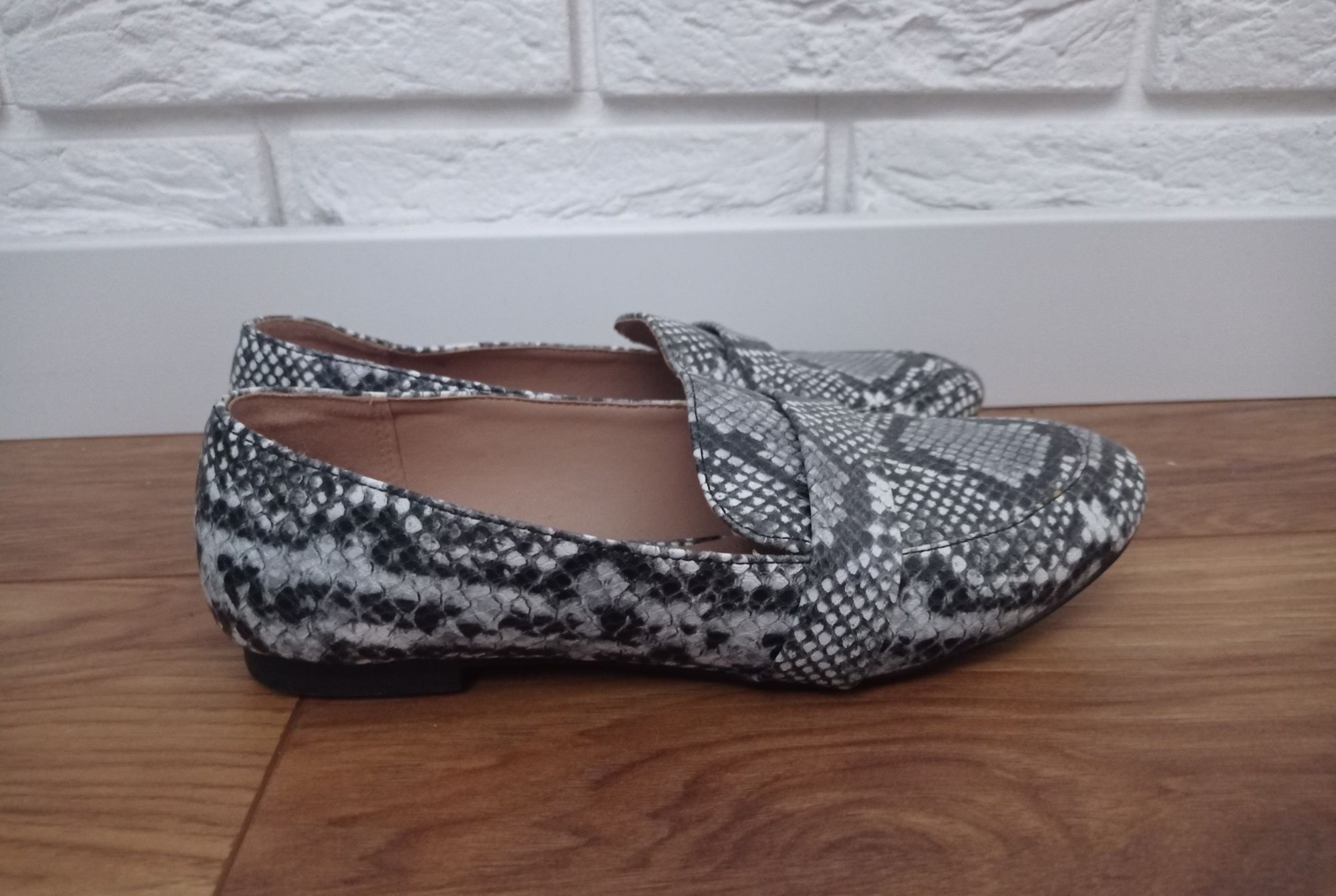 Buty wiosna wężowy wzór Janny Fairy CCC rozmiar 38