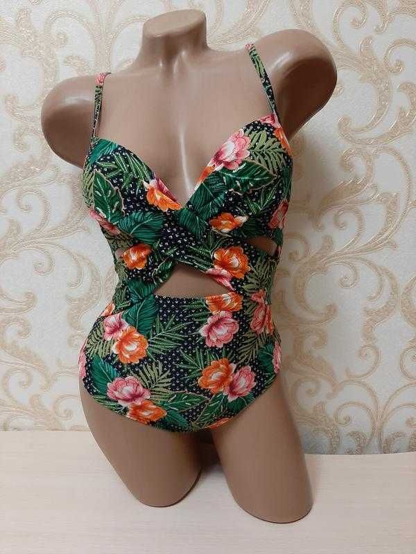 Красивый купальник монокини в цветочный принт New Look