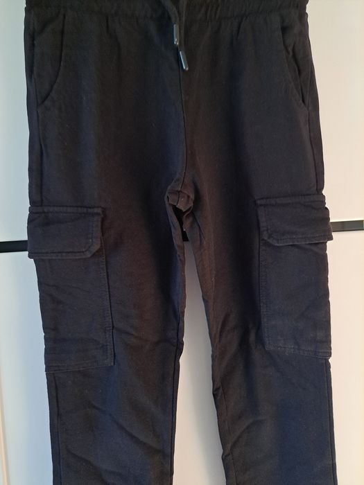 Spodnie dresowe dla dziewczynki 140