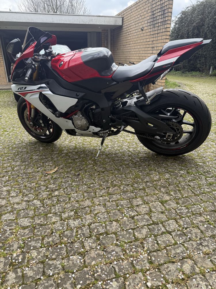 Yamaha R1    2015