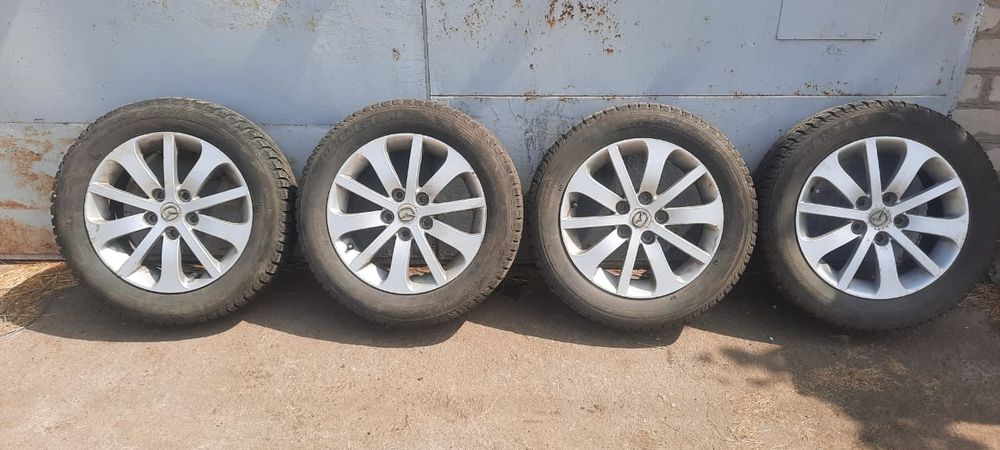 Оригинальные диски с зимней резиной 205 60 16 от Мазда 5