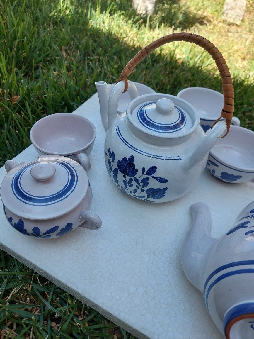 Conjunto de chá pintado à mão-Casa Vieira, Açores 2 bules, 6 chávenas