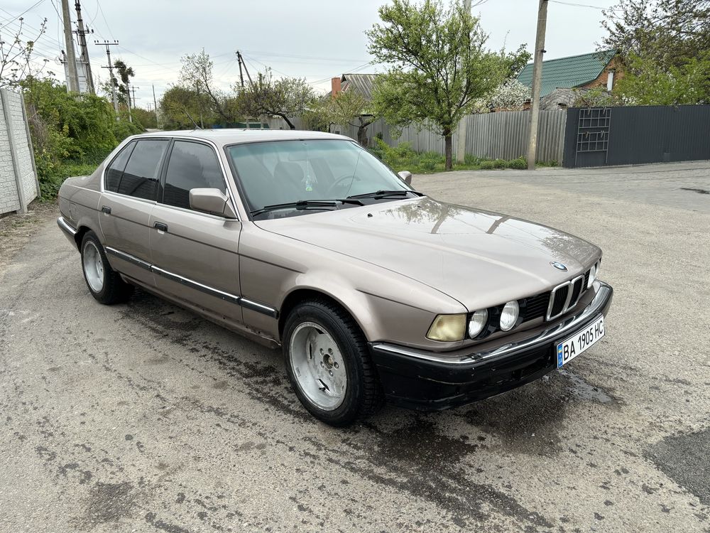 Продам BMW E32 7 серия 3.0 газ/бензин,1988 год выпуска.