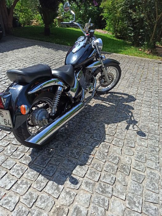 Moto Suzuki Intruder 250
