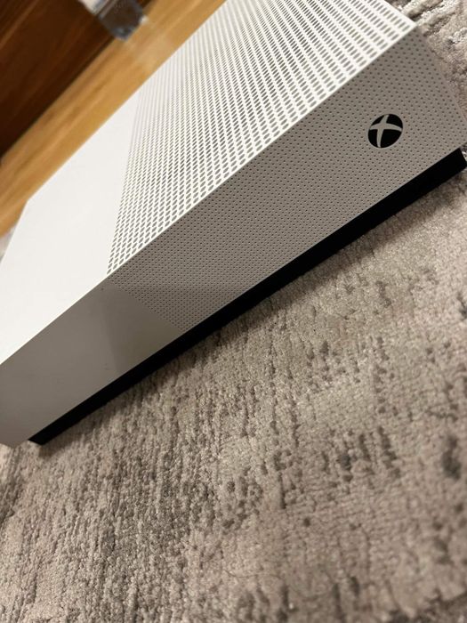 Konsola Xbox one S 1TB + 2 pady