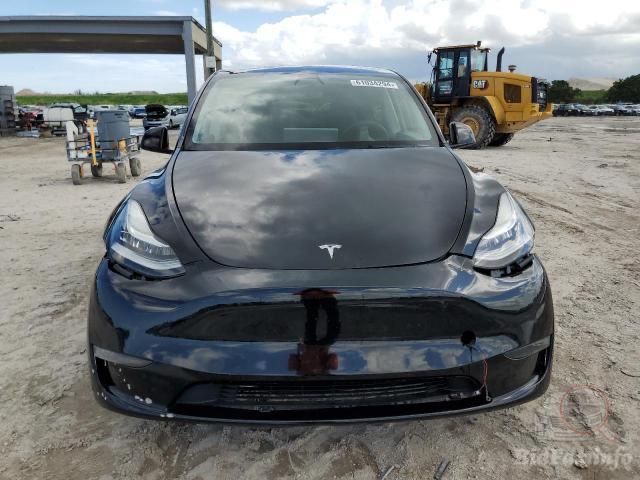 Tesla Model Y четверть ліва права кришка багажника