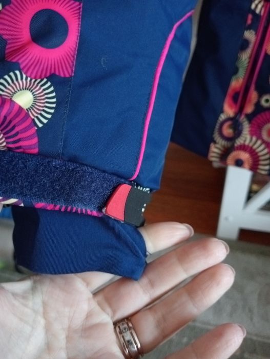 Продам лижну куртку дівчачу, розмір вказано 152