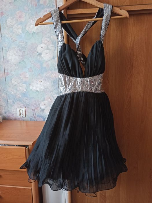 Короткое платье с пышной юбкой на праздник