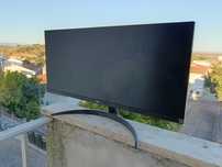 Monitor LG UltraWide Full HD com ecrã danificado