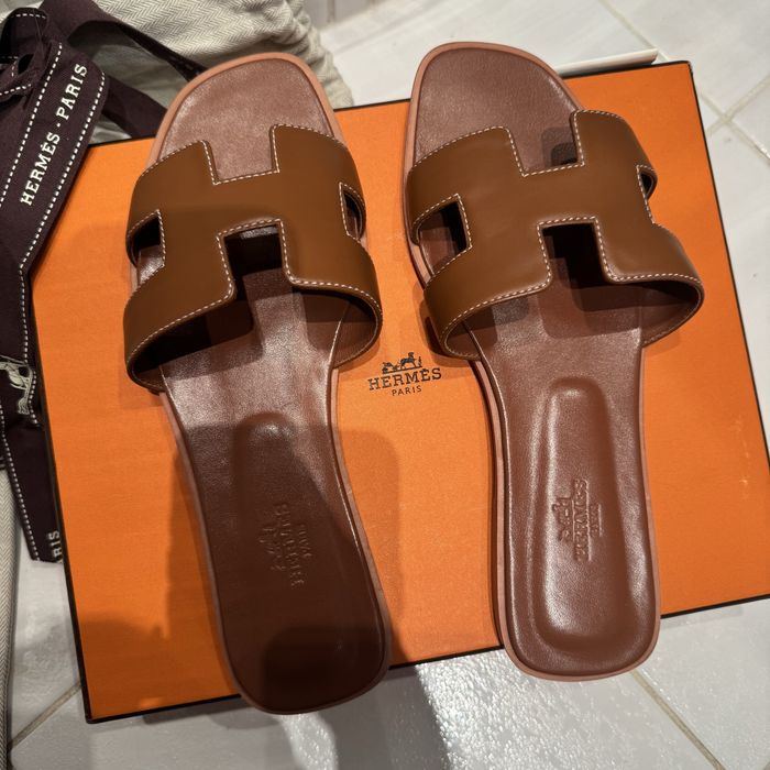 Klapki hermes z pudełkiem