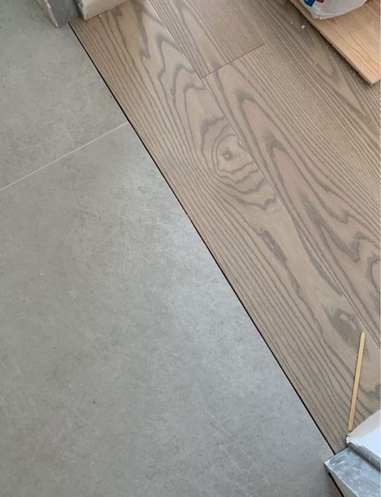 Укладання ламінату, встановлення плінтусів