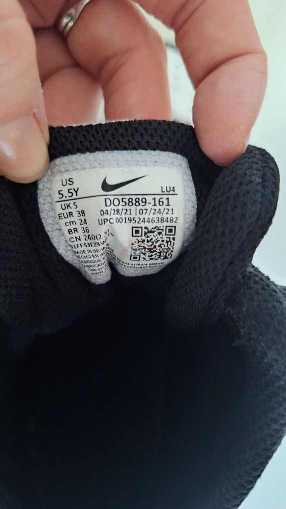 Buty Nike za kostkę. Kolorowe