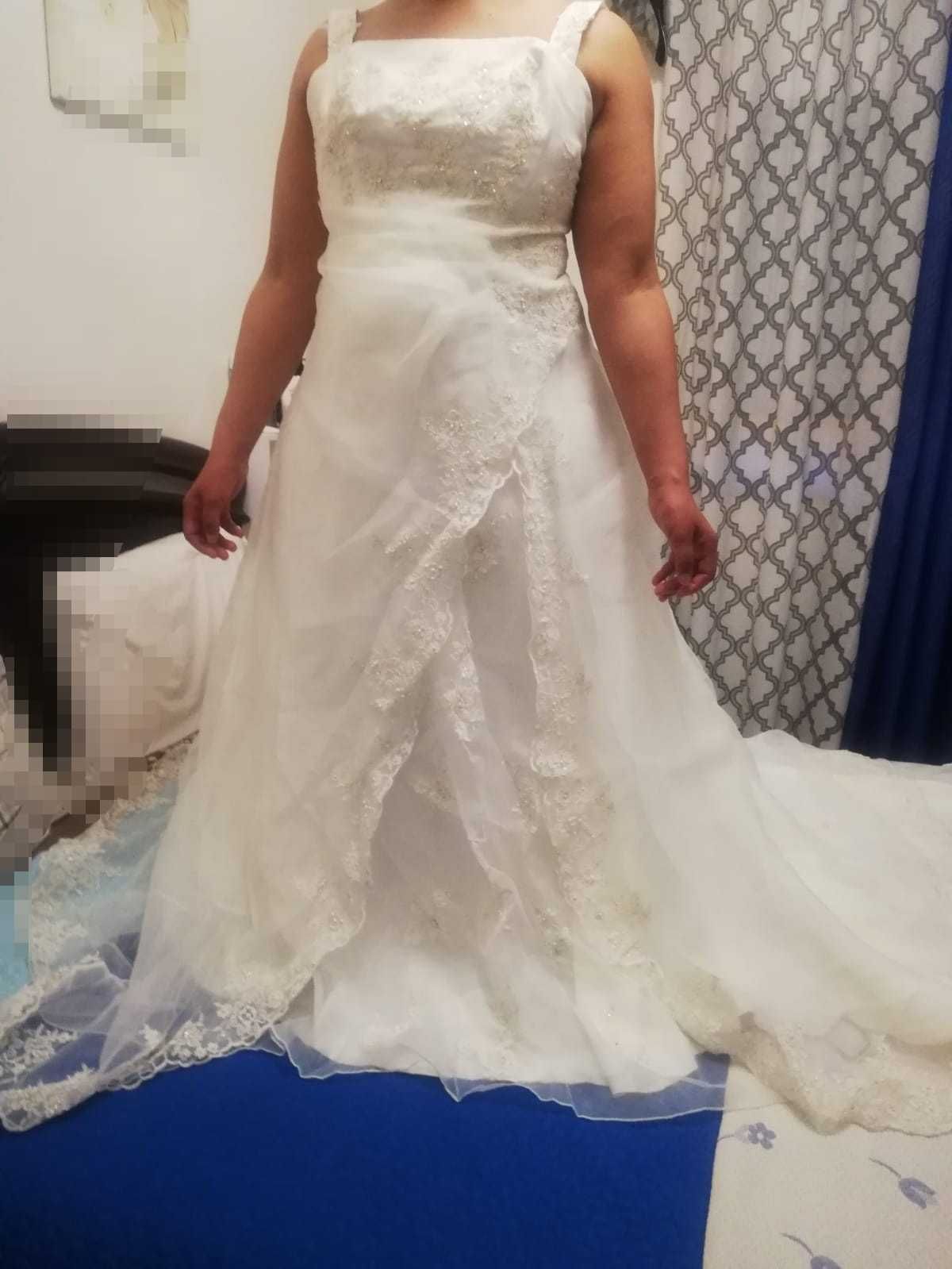 Vestido de Noiva com Renda e Pérolas – Ótimo Estado!