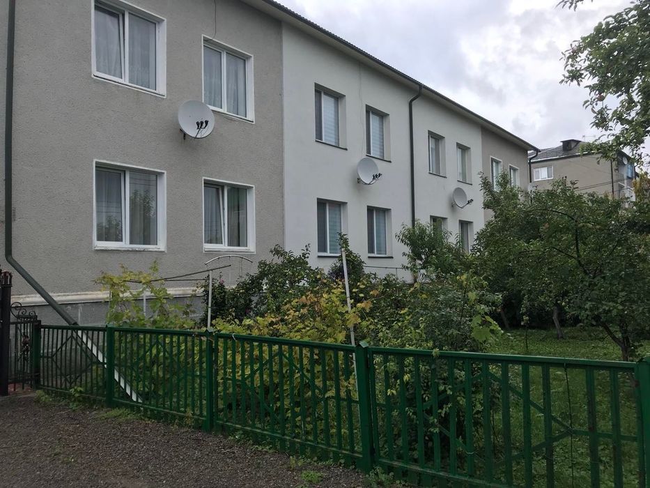 Дворівнева квартира-таунхаус у центрі Гусятина!