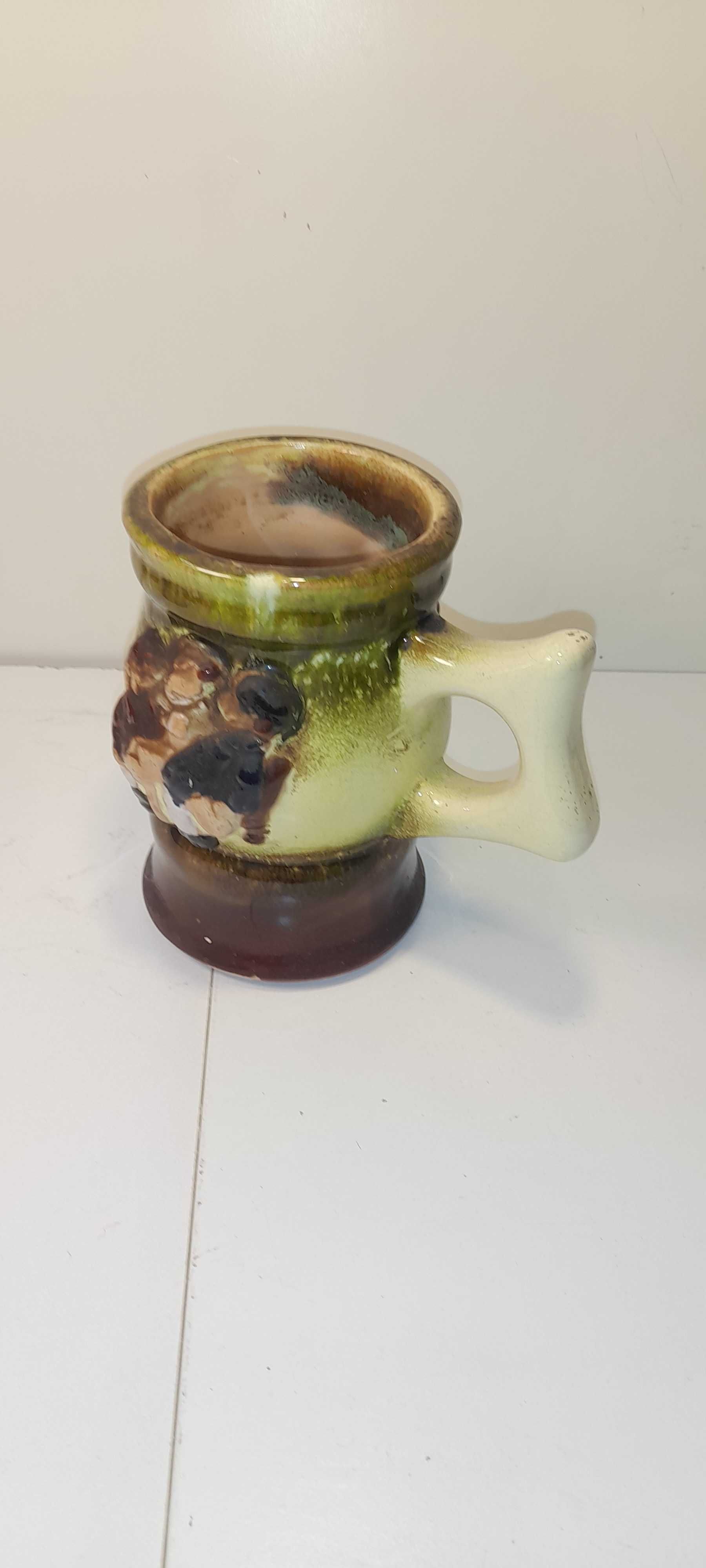 Stary kufel ceramiczny .