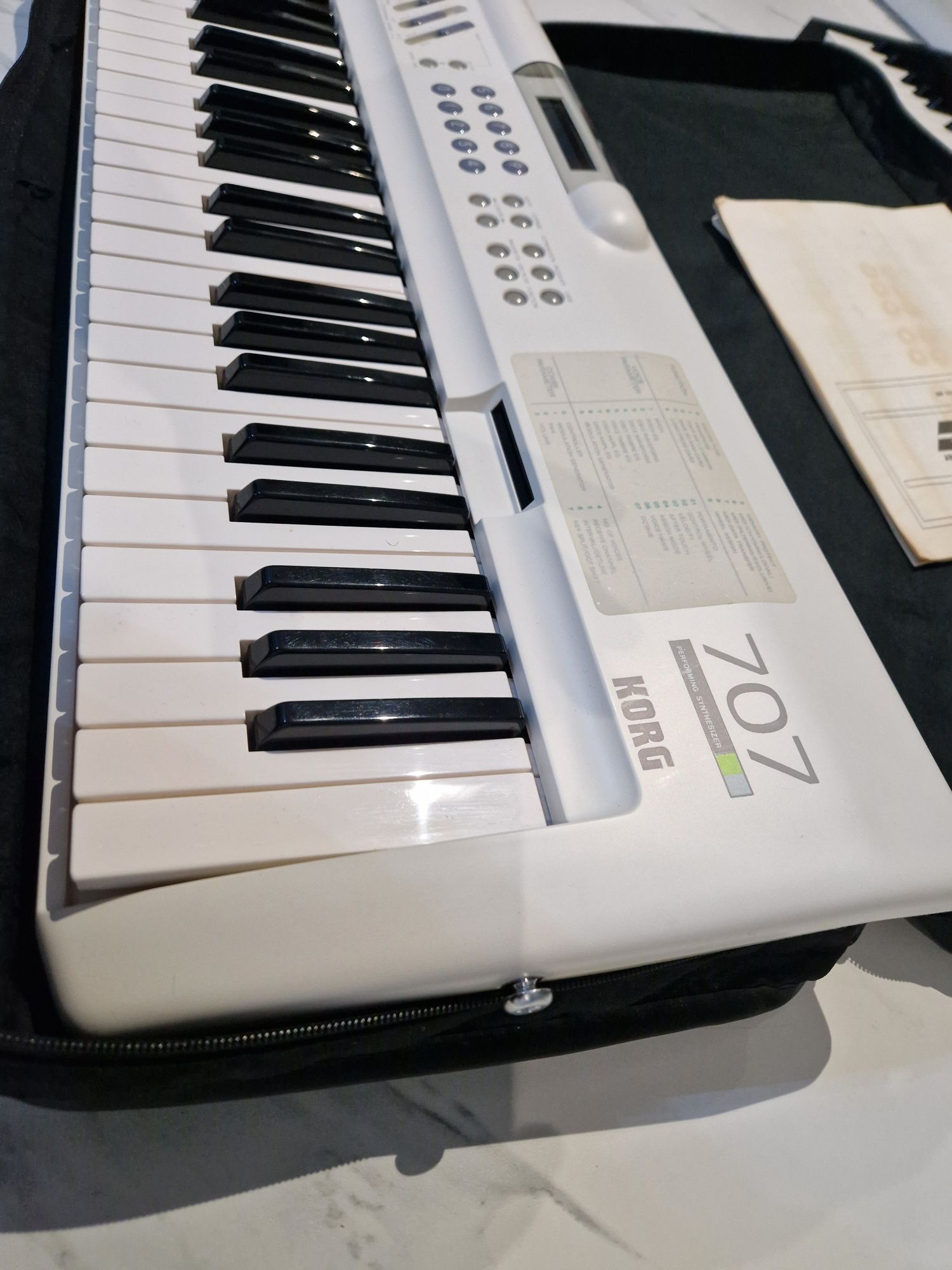 Syntezator KORG 707 FM