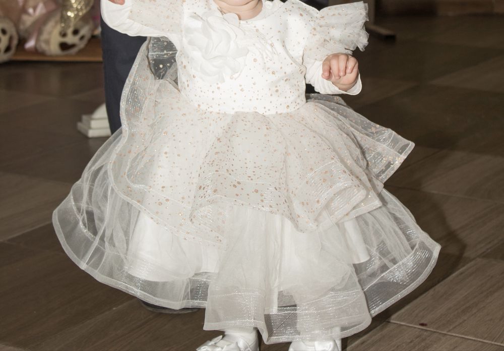 Плаття для дівчинки біле з позолотою